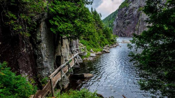Avalanche Lake Trail at Adirondack High Peaks, New York, United States (© Posnov/Getty Images)