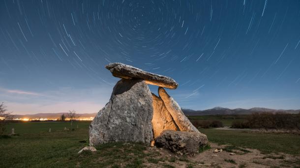 Dolmen of Sorginetxe, Basque Country, Alava, Spain (© David Herraez Calzada/plainpicture)