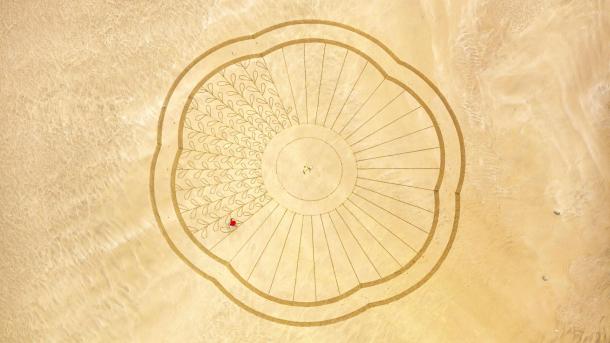 Beach art on Sauveterre Beach by Zarpo, Les Sables-d'Olonne, Vendee, France (© Hemis/Alamy Stock Photo)