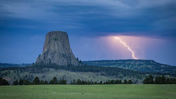 Devils Tower National Monument, Wyoming, United States (© Laura Hedien/Getty Images)