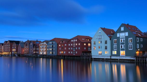 Blue hour in Trondheim, Norway (© Jeanny Mueller/Getty Images)