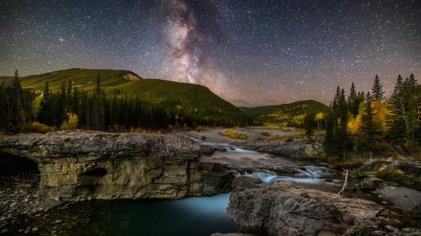 The Milky Way takes a bow over Elbow River