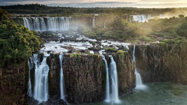 The Three Musketeers Falls at Iguazú Falls, Argentina (© Mark Meredith/Getty Images)