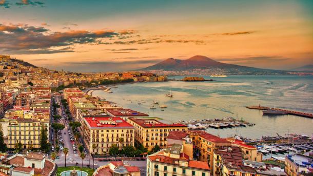 Looking over the Gulf of Naples towards Mount Vesuvius, Italy (© ezypix/Getty Images)