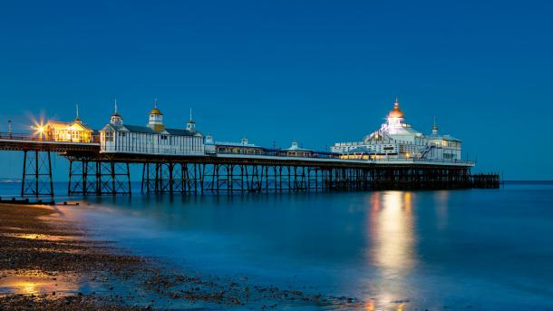 Eastbourne Pier, East Sussex, England (© Tolga_TEZCAN/Getty Images)