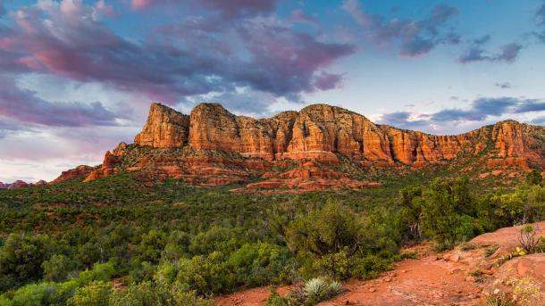 Red rock formations, Sedona, Arizona (© Jim Ekstrand/Alamy)