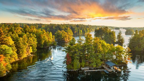 Thousand Islands region, St. Lawrence River, USA-Canada border (© benedek/Getty Images)