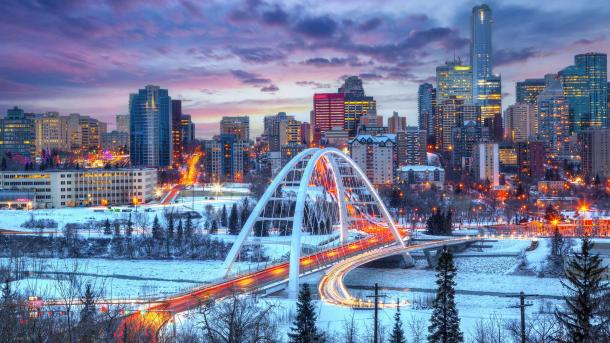 Walterdale Bridge in Edmonton, Canada (© ronniechua/Getty Images)