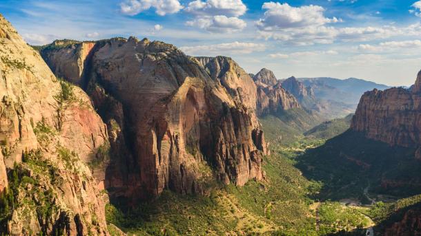 Zion National Park, Utah, United States (© Simon Dannhauer/Getty Images)