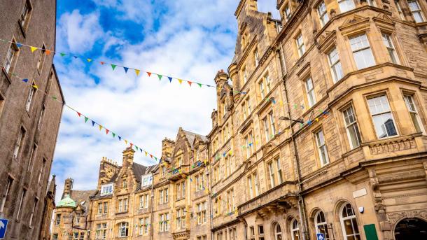 Royal Mile, Edinburgh, Schottland (© MEDITERRANEAN/Getty Images)