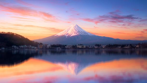 Fuji bei Sonnenaufgang, Kawaguchi-See, Japan (© Twenty47studio/Getty Images)
