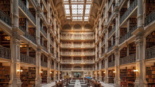 George Peabody Library, Baltimore, Maryland, USA (© Wim Wiskerke/Alamy)