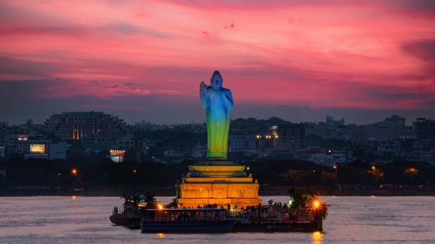 Buddha Statue, Hussain Sagar, Hyderabad, Telangana (© Amith Nag Photography/Getty Images)