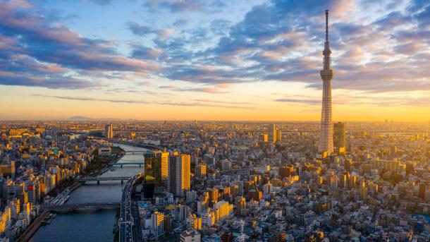 Tokyo at sunrise, Japan (© pongnathee kluaythong/Getty Images)