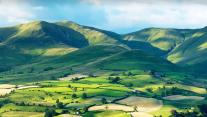 约克郡谷地国家公园里的山丘,英格兰
