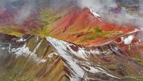 被白雪覆盖的彩虹山,秘鲁
