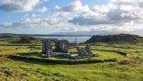 Ruinen der St. Dwynwen's Church, Ynys Llanddwyn, Wales, Vereinigtes Königreich 