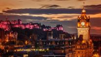 Nächtliche Skyline von Edinburgh, Schottland, Vereinigtes Königreich 
