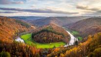 Tombeau des Géants en automne, Bouillon, Belgique 