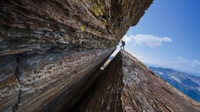 一位登山爱好者正在征服Cabinet山峰，蒙大拿州 (© Steven Gnam/Tandem Stills + Motion)(2017-01-02)