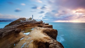 【2017-09-12】 “假日之光” 卡斯尔波因特村附近的城堡角灯塔，新西兰北岛  (© Matteo Colombo/Digital Vision/Getty Images)
