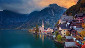 【2017-10-26】 全球最美小镇 哈尔施塔特，奥地利 (© rudi1976/Alamy)