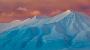 【2017-02-13】 高处不胜寒 阿德温山谷的Hallwylfjellet山峰，挪威 (© Ethan Welty/Aurora Photos)