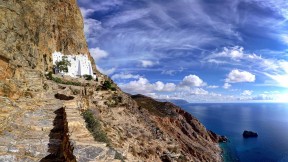 阿莫尔戈斯岛上的霍佐维奥蒂萨修道院，希腊 (© Lemonan/iStock/Getty Images)(2017-08-14)