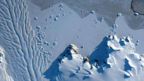 南极洲的马图谢维奇冰川 (© NASA)(2017-12-06)