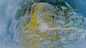 洛夫琴山国家公园内的Njegoš纪念碑，黑山 (© joci03/iStock/Getty Images)(2017-08-22)