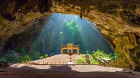 泰国帕亚那空山洞的 Kuha Karuhas pavilion (© Bule Sky Studio/Shutterstock)(2017-04-07)