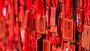 【2017-06-07】 十年寒窗 呕心沥血 文庙内的祈祷牌，中国云南建水 (© Katie Garrod/Getty Images/AWL Images RM)
