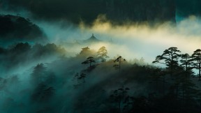 【2017-04-04】 雨纷纷 欲断魂 黄山，中国安徽省 (© BJI/Blue Jean Images/Getty Images)