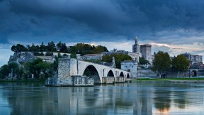 圣贝内泽桥和罗讷河黄昏时刻的美景，法国阿维尼翁 (© David Noton/Minden Pictures)(2017-11-25)