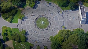 华盛顿广场公园鸟瞰图，美国纽约 (© New York on Air/Offset)(2017-07-29)