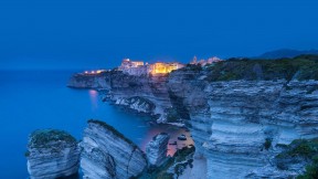 科西嘉岛上的博尼法乔城，法国 (© Hemis/Alamy)(2018-02-10)