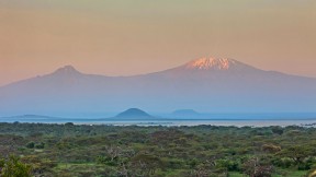 乞力马扎罗山，肯尼亚 (© Lucas Vallecillos/Alamy Stock Photo)(2018-12-11)