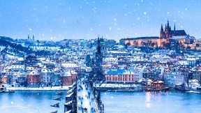 【2018-12-19】 温馨而浪漫 查理大桥，捷克布拉格 (© borchee/E+/Getty Images)
