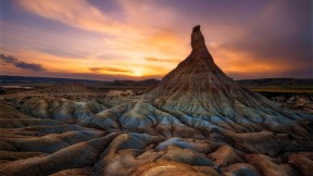 德纳斯雷亚尔斯自然公园Castildetierra上空绚丽的日落，西班牙纳瓦拉 (© Inigofotografia/iStock/Getty Images Plus)(2019-09-27)