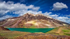 喜马拉雅山脉的钱德拉塔尔湖，印度 (© f9photos/Getty Images Plus)(2019-11-03)