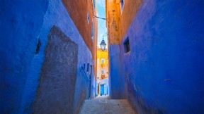 【2019-07-08】 舍夫沙万的蓝色墙壁，摩洛哥 (© Tatsuya Ohinata/Getty Images)