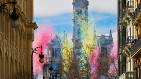 市政厅广场上庆祝圣何塞节的烟花，西班牙巴伦西亚 (© Helena G.H/Shutterstock)(2019-03-19)