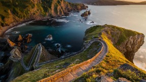 通往圣胡安·加兹特鲁加特的道路，西班牙巴斯克 (© Anton Petrus/Moment/Getty Images)(2019-04-14)