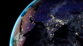 【2019-07-11】 夜晚的地球 (© NASA)
