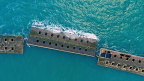 诺曼底入侵后的桑树港遗址，法国诺曼底Arromanches les Bains (© Javier Gil/Alamy)(2019-06-06)