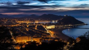 塞巴斯蒂安电影节举办地：圣塞巴斯蒂安和库尔萨尔文化中心 (© Aljndr/iStock/Getty Images Plus)(2019-09-20)