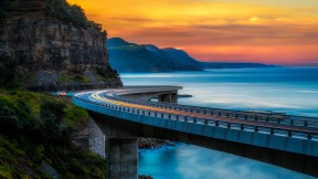 【2019-05-22】 澳大利亚太平洋海岸的海崖大桥 (© Nick Fox/Alamy)