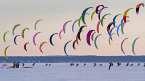 “西伯利亚杯”冬季风筝冲浪比赛，俄罗斯新西伯利亚 (© Kirill Kukhmar/Getty Images)(2019-01-12)