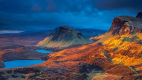 从奎雷英山口看到的 Leum na Luirginn湖和Cleat湖，英国斯凯岛 (© Sebastian Wasek/Sime/eStock Photo)(2020-11-03)