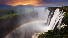 【2020-04-03】 维多利亚瀑布上的彩虹，赞比亚 (© Dietmar Temps/Shutterstock)